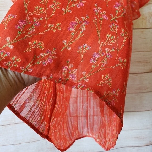 Rose + Olive Short Sleeve Metallic Thread Ruffle Sleeve Floral Print Blouse/Top - Picture 4 of 11